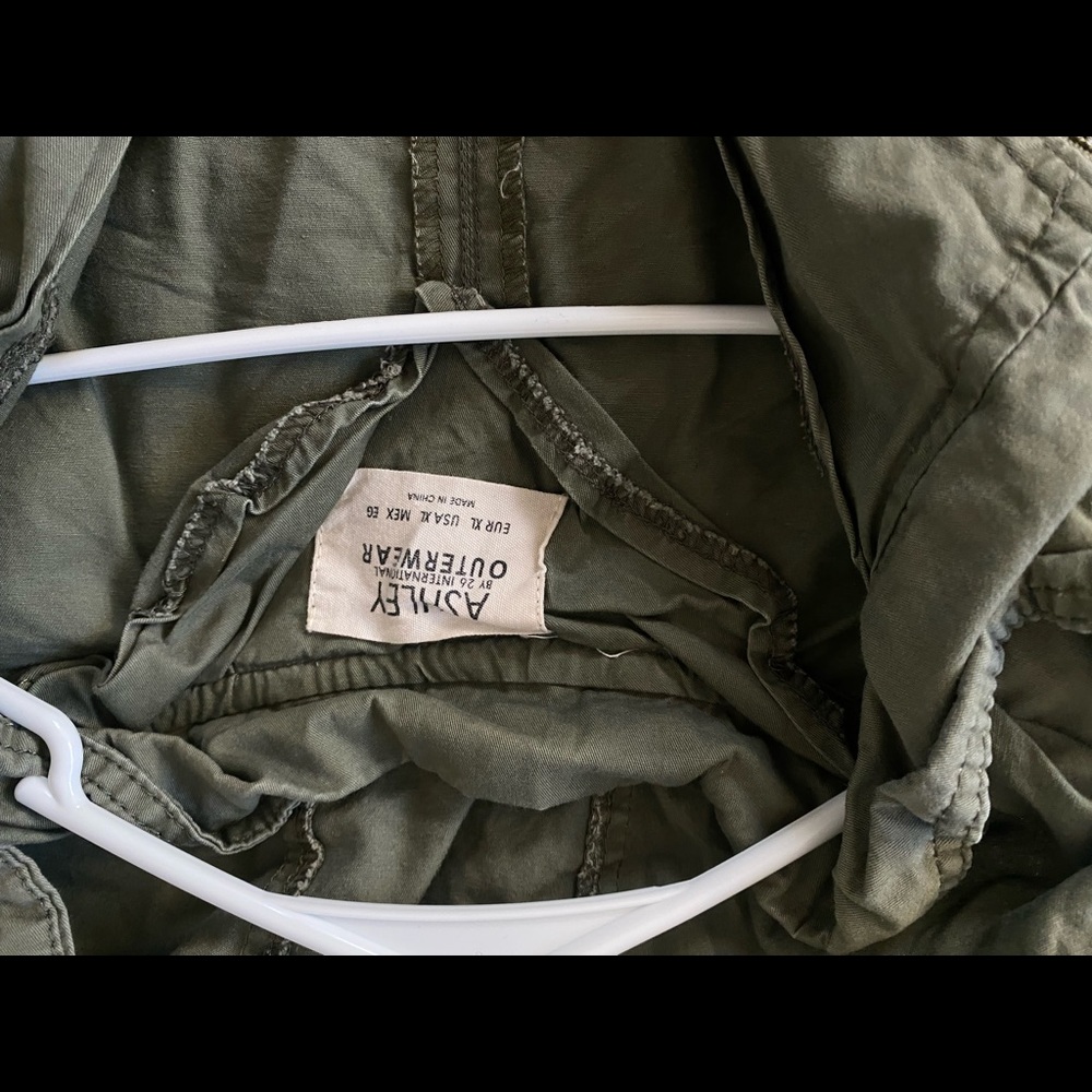 green jacket - Picture 2 of 5